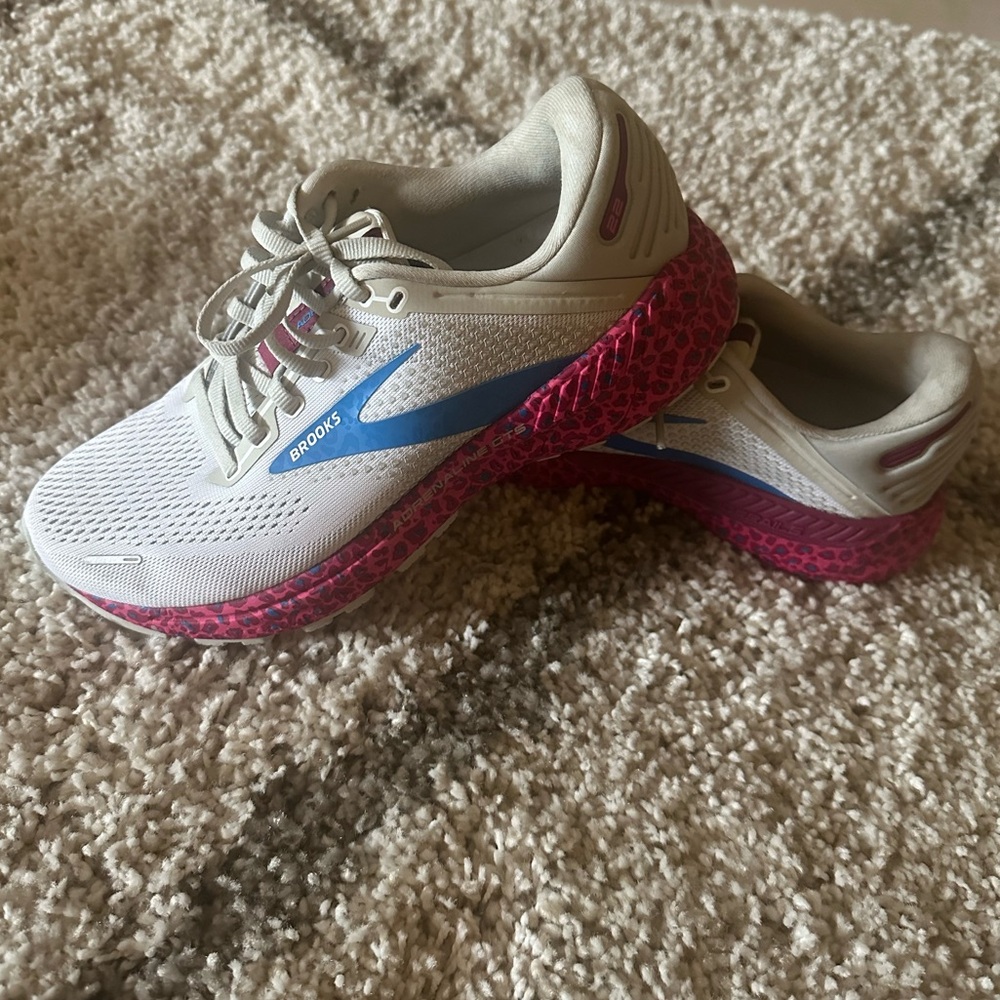 Brooks Adrenaline GTS 22